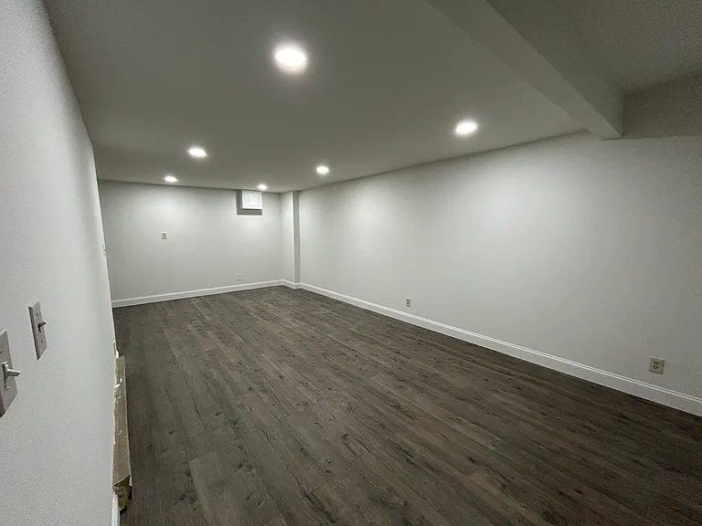 709 Madison Ct — Photo 13