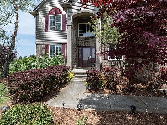 2nd image of 9124 Meadow View Ln