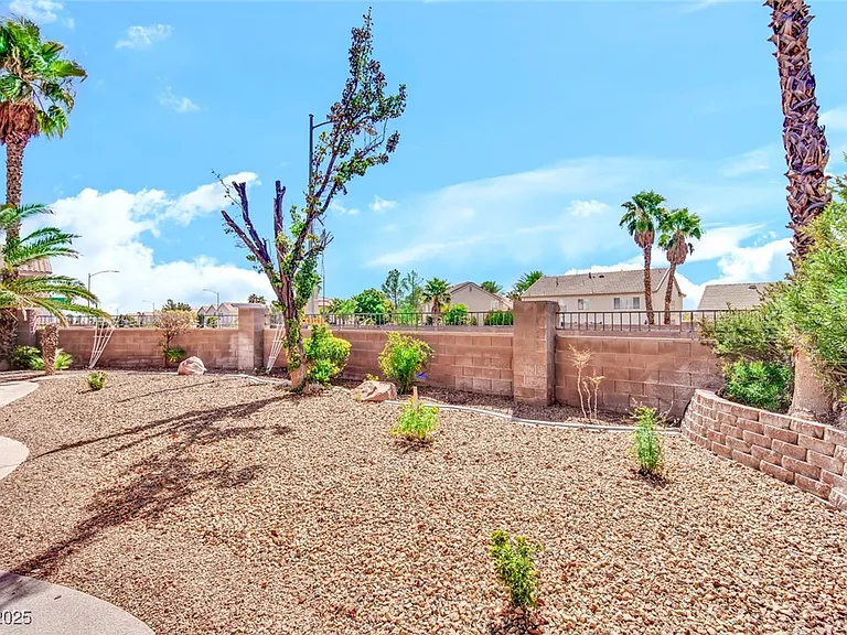 9677 Casper Peak Ct — Photo 43