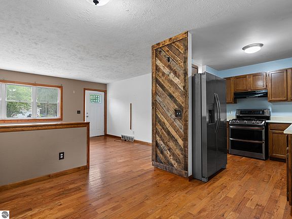 2nd image of 4956 W Red Oaks Dr
