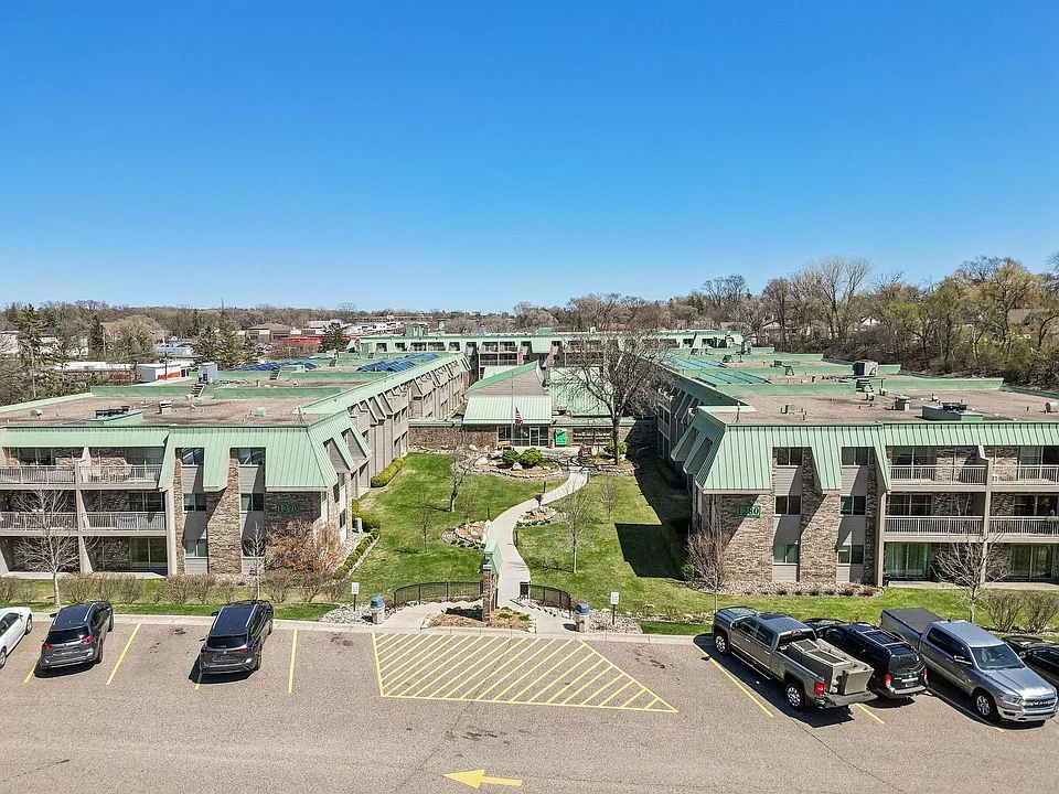 Larpenteur Estates Apartments