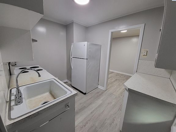 5th image of 400/402 Barth Ave