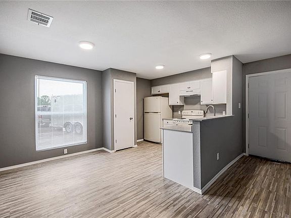 3rd image of 8410 Riverstone Dr #C