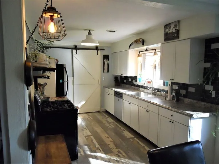 617 Holly Ln — Photo 10