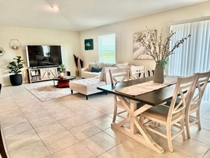 1st image of 464 N Andrea Cir