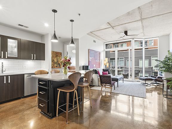5th image of 600 12th Ave S APT 815