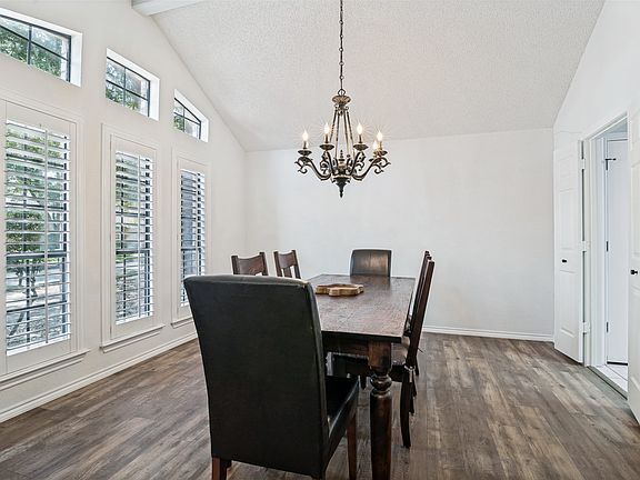 3rd image of 2501 Radcliffe Dr