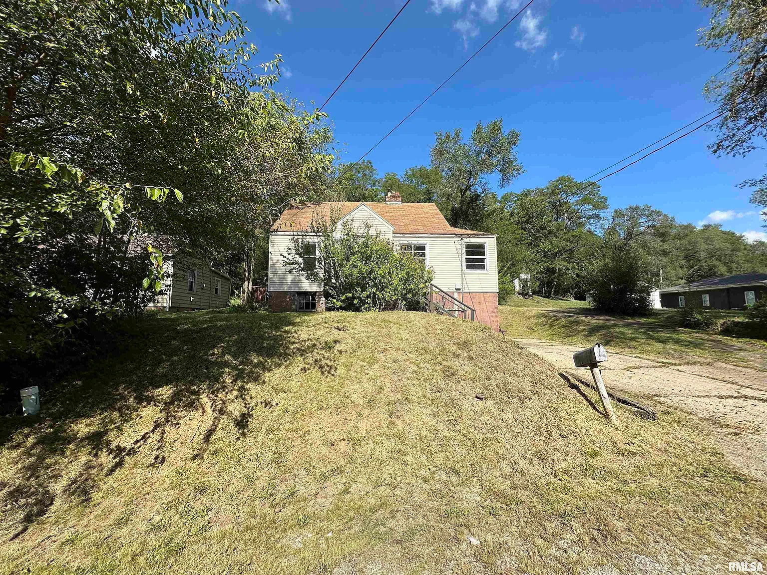 213 Maywood Ave photo 1