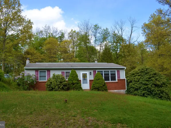 213 W Spring St, Bechtelsville, PA 19505