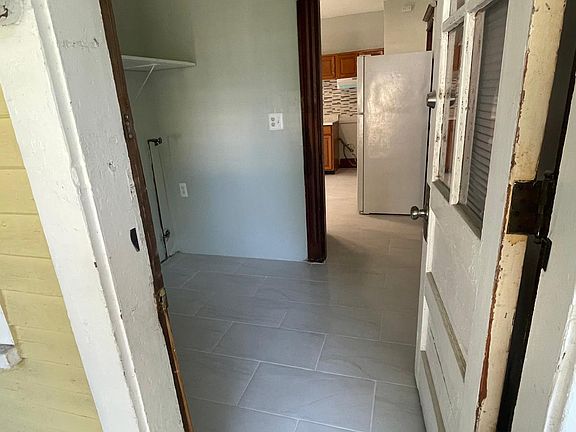 3rd image of 468 Edgewood Ave #3