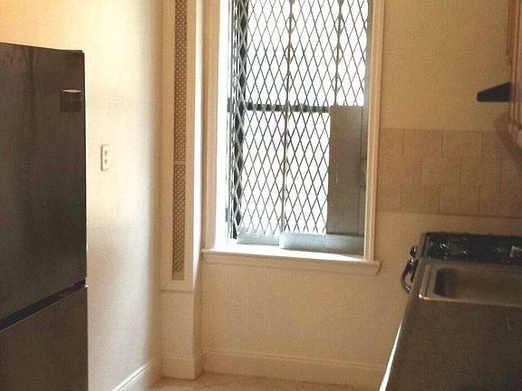 4th image of 221 Linden Blvd APT F22