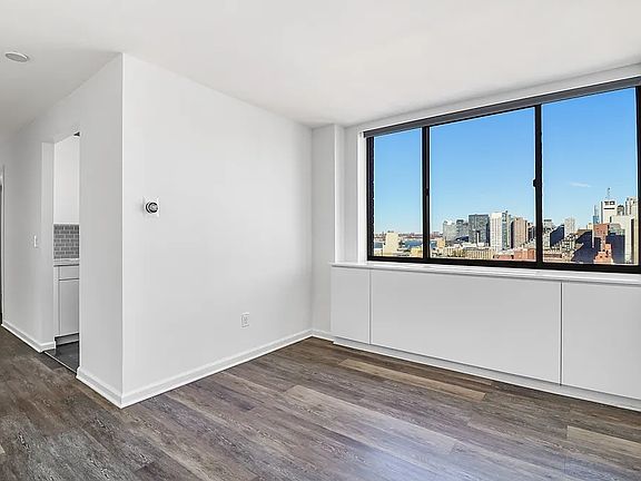 4th image of 520 W 43rd St #23EE