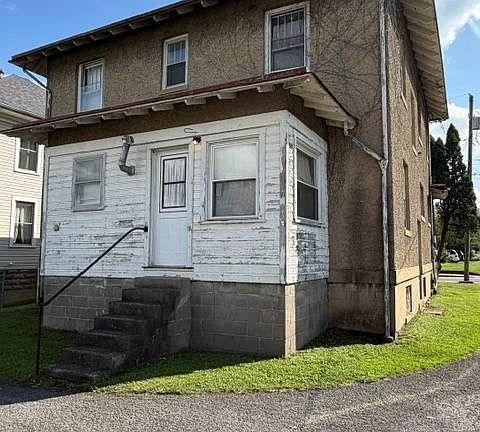 4th image of 120 E Main St