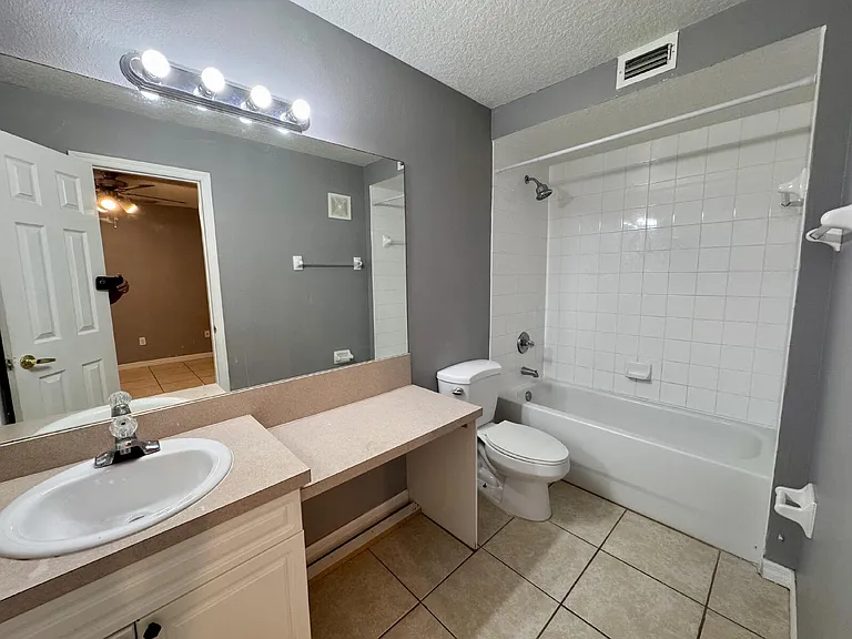 2725 Fan Palm Dr #B — Photo 6