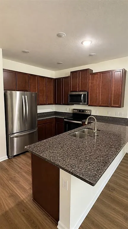 3 bed, 3.0 bath, 1584 sqft, $2,800 — Photo 3