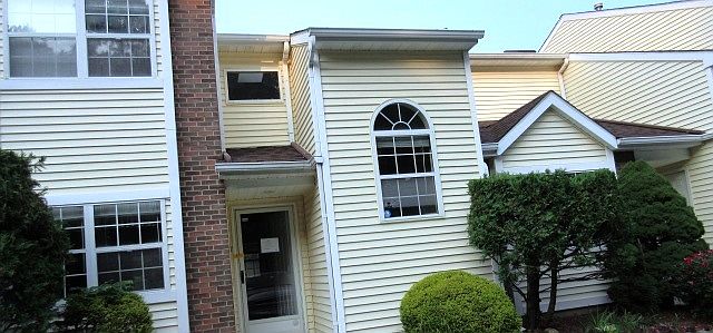 1st image of 17 Woodlake Dr Unit 17