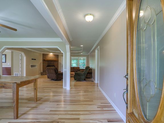 4th image of 1015 E Jefferson Pike
