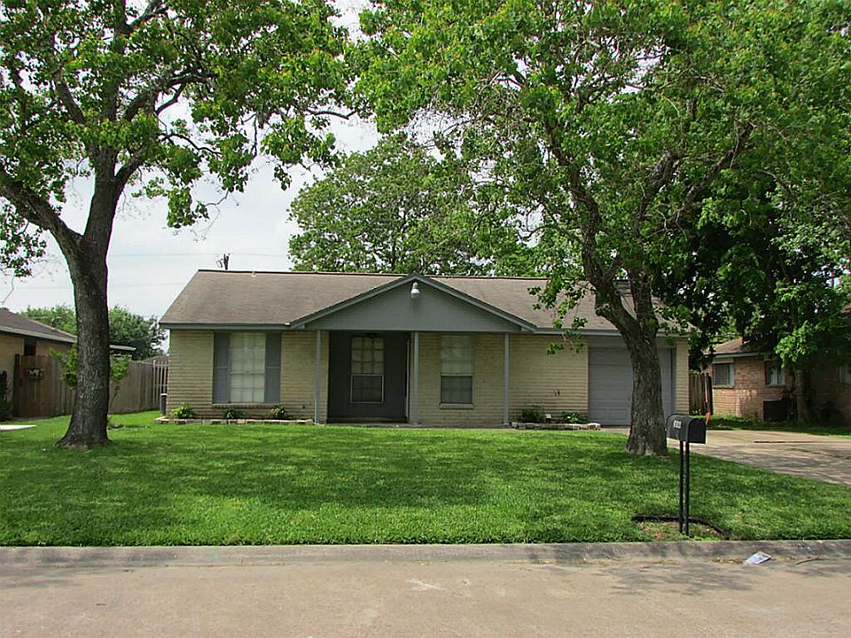 Charming 3-bedroom ranch in beautiful Friendswood community