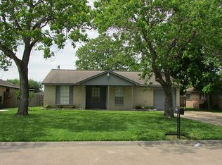 214 Brigadoon Ln, Friendswood, TX 77546