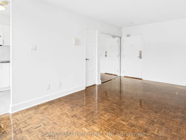33 Isabella St #205 — Photo 11