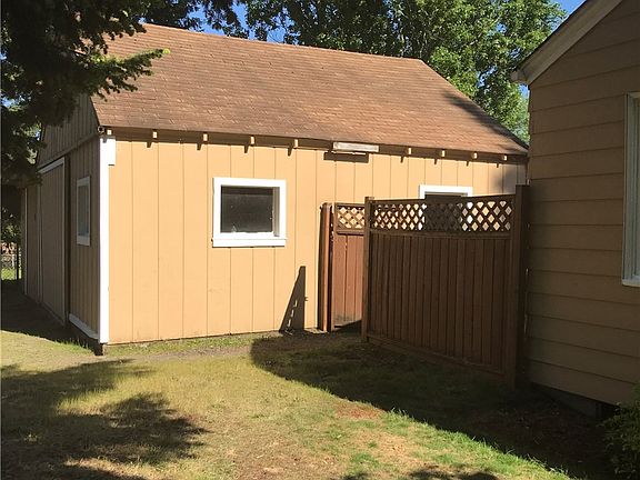 3rd image of 2983 38th Ave NE