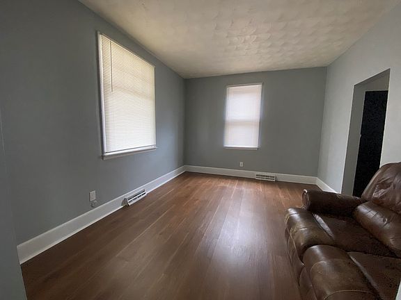 3rd image of 5907 Farney Ave