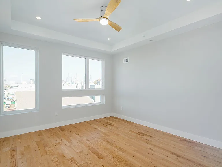 2454 Dickinson St — Photo 26