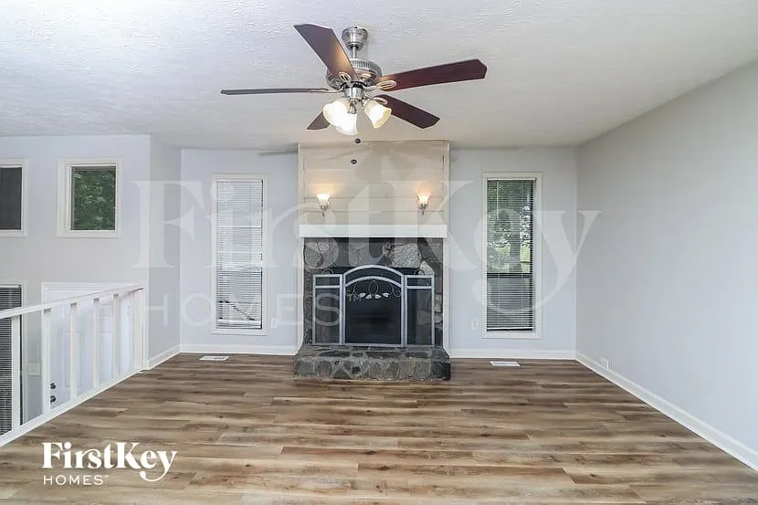 3 bed, 2.0 bath, 1184 sqft, $1,835 — Photo 4