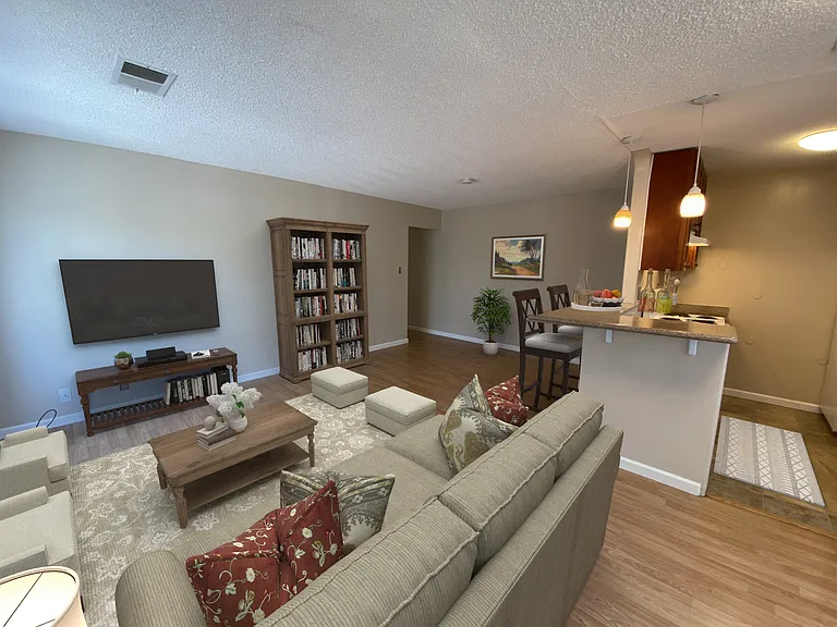 2118 Peppertree Way #4 — Photo 5