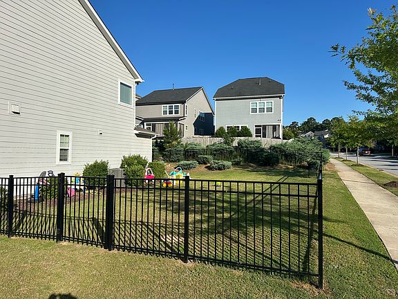 3rd image of 304 Golf Vista Trl