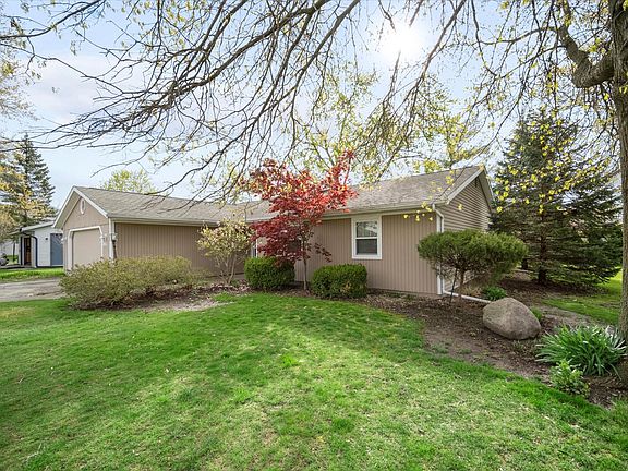 2nd image of 3833 Pebblewood Pl