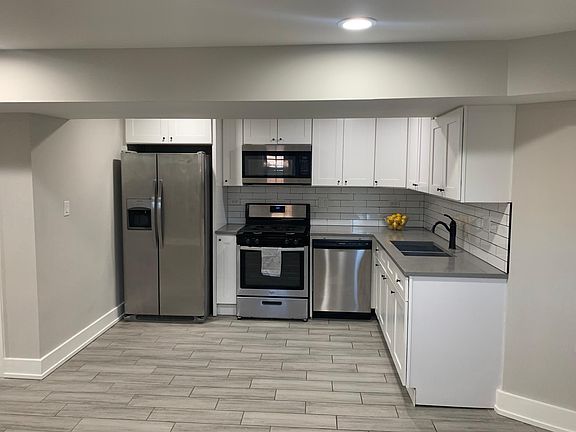 3rd image of 2742 W Polk St #2