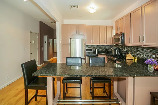 Sold by Remax Edge | media 10