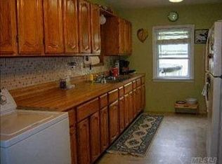 218 N Monroe Ave, Lindenhurst, NY 11757