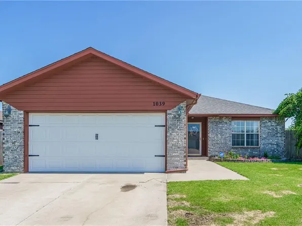 1039 NW 18th St, Moore, OK 73160