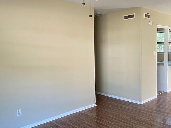 2nd image of 623 Vincent Ave NE