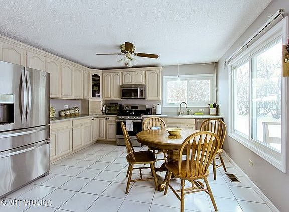 4th image of 5420 Arlington Dr E