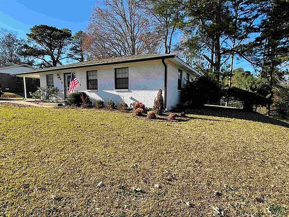 4th image of 163 Country Club Ln
