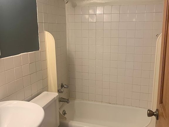 3rd image of 814 8th St SE APT 15