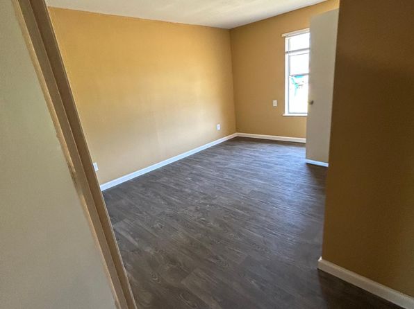 101 SE 8th St