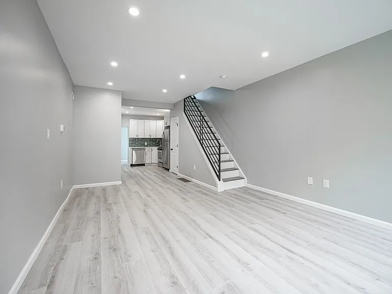333 Daly St — Photo 6