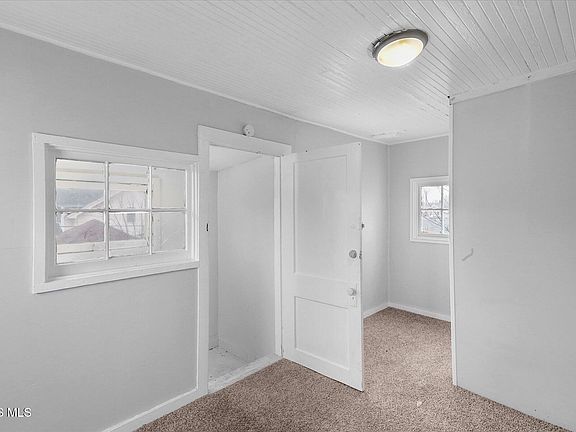 4th image of 1752 Arlington Ave