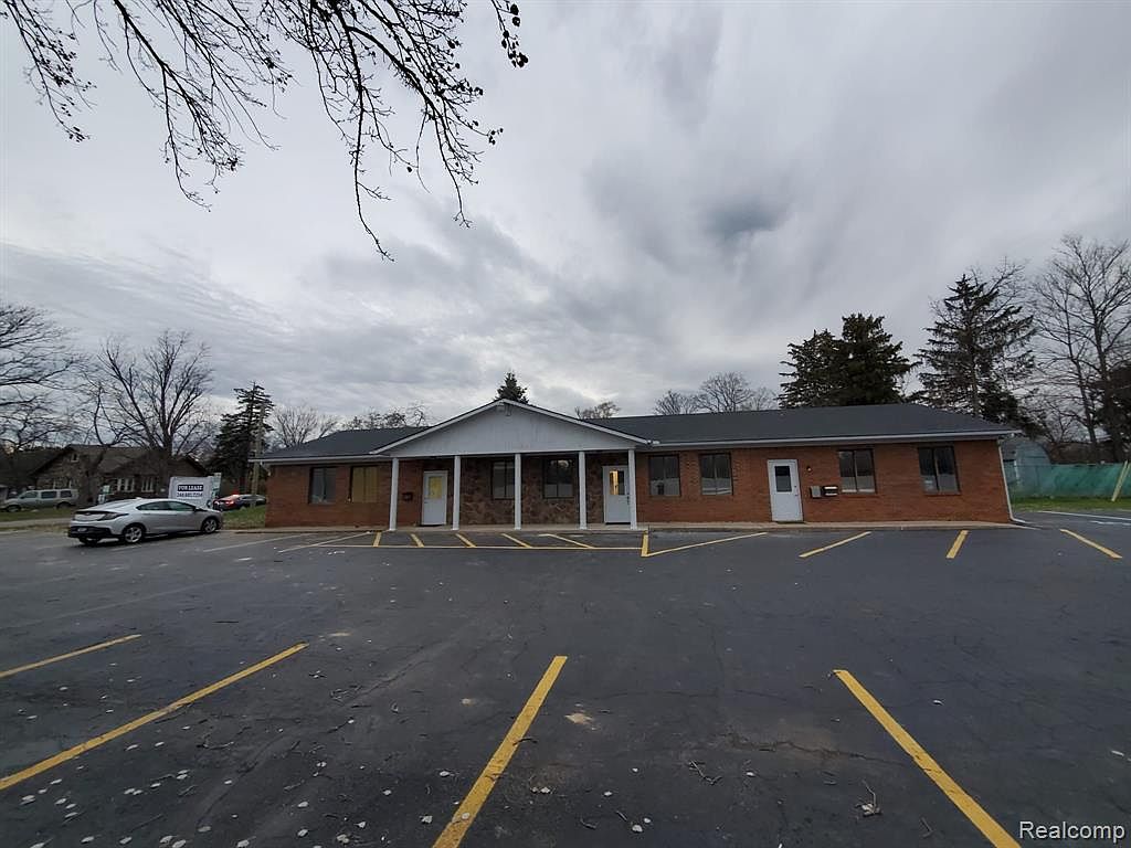 4194 Airport Rd, Waterford, MI 48329 Zillow