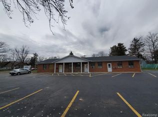 4194 Airport Rd, Waterford, MI 48329