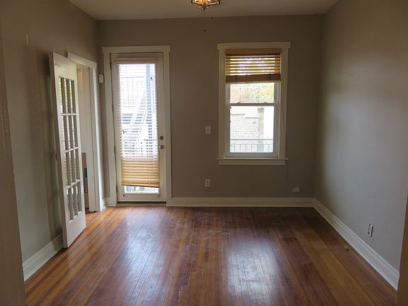 3rd image of 1623 N Hermitage Ave APT 1R