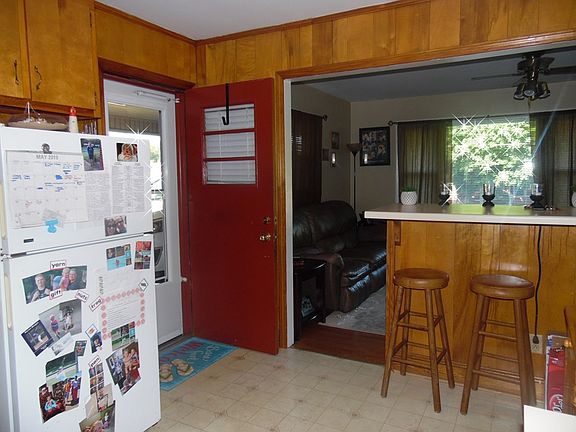 4th image of 915 Glade St