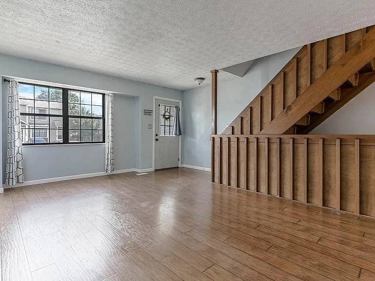 908 Charnwood Ln — Photo 5