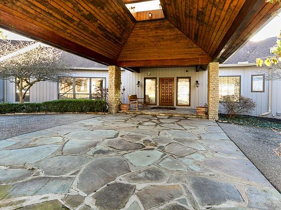 4th image of 4380 Willow Hills Ln