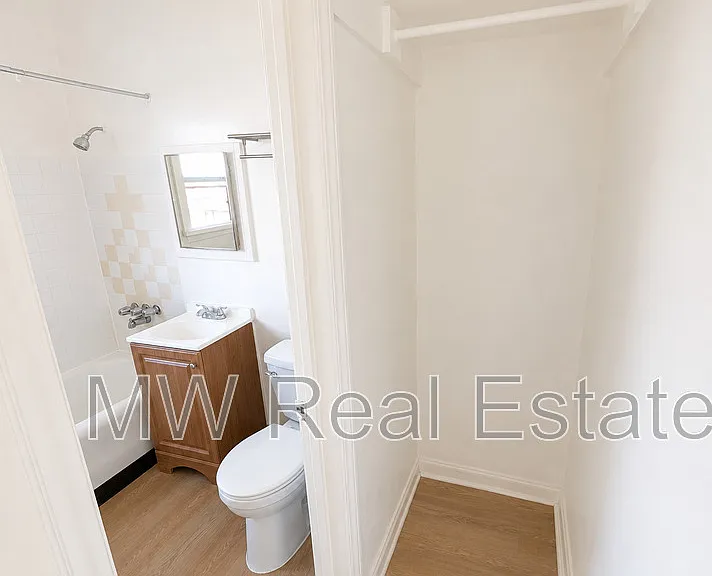 936 E 24th St #207 — Photo 1
