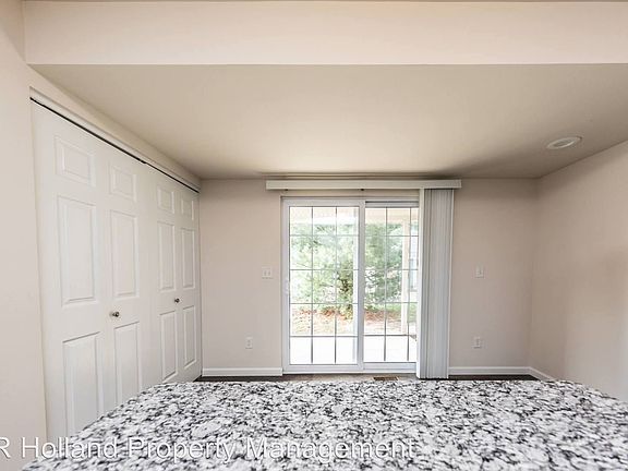 4th image of 710 Fountain View Dr APT A
